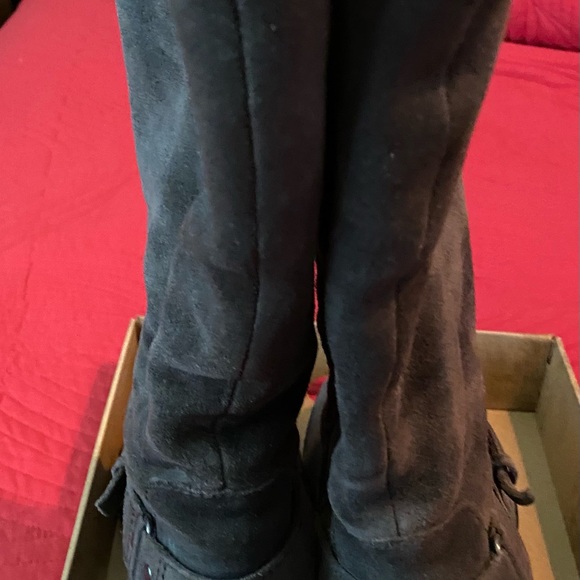 “Born” Suede Charcoal Gray, 3 inch Heel Boots. - Picture 4 of 5